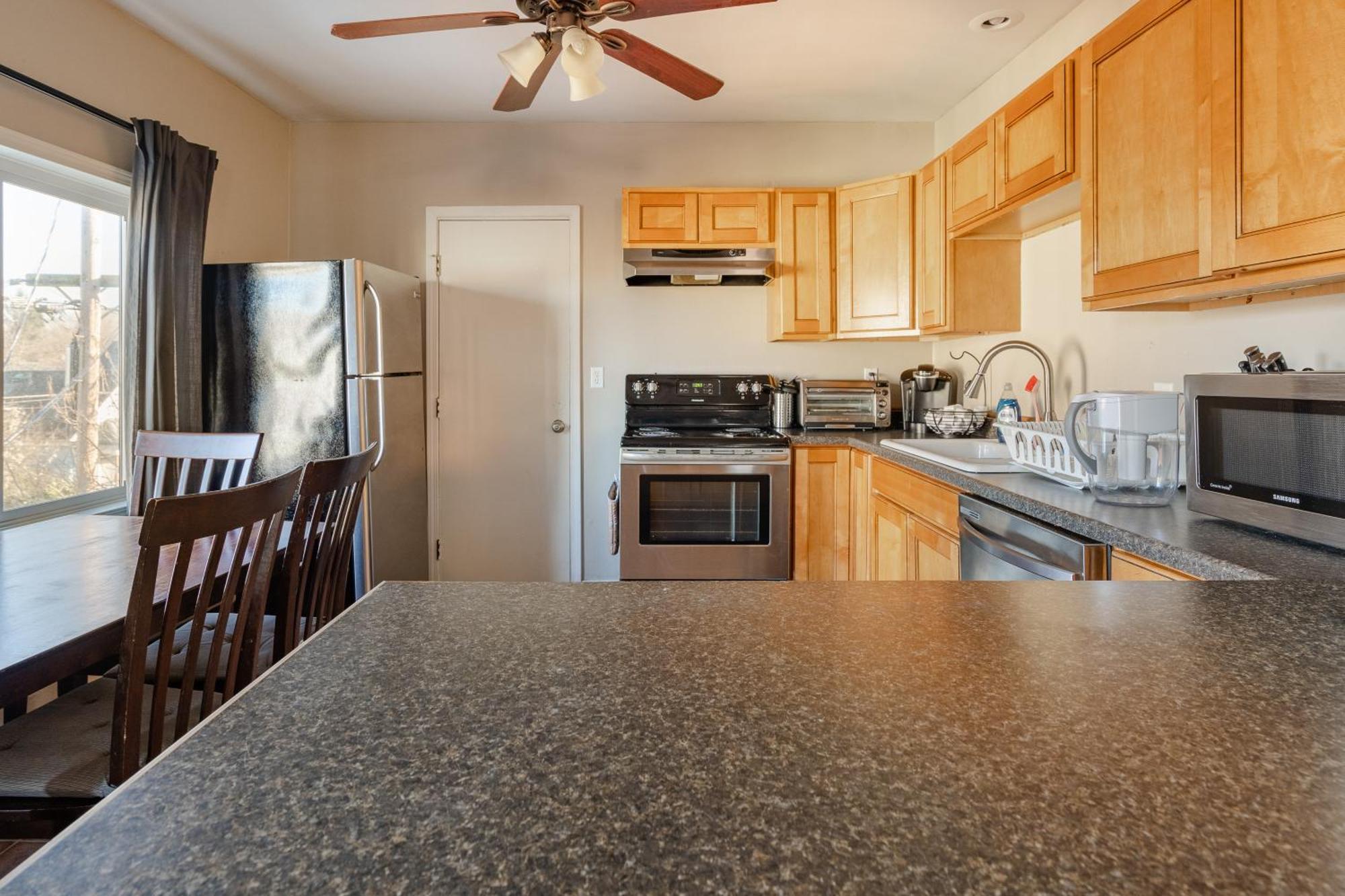 Collection - Charming 2br In The Heart Of Ne