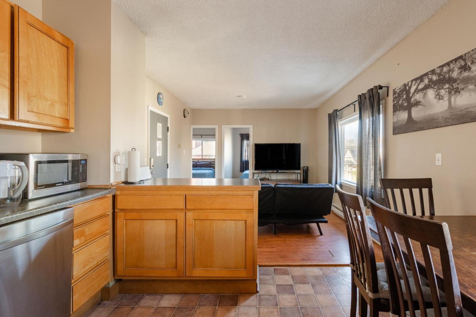 Collection - Charming 2br In The Heart Of Ne