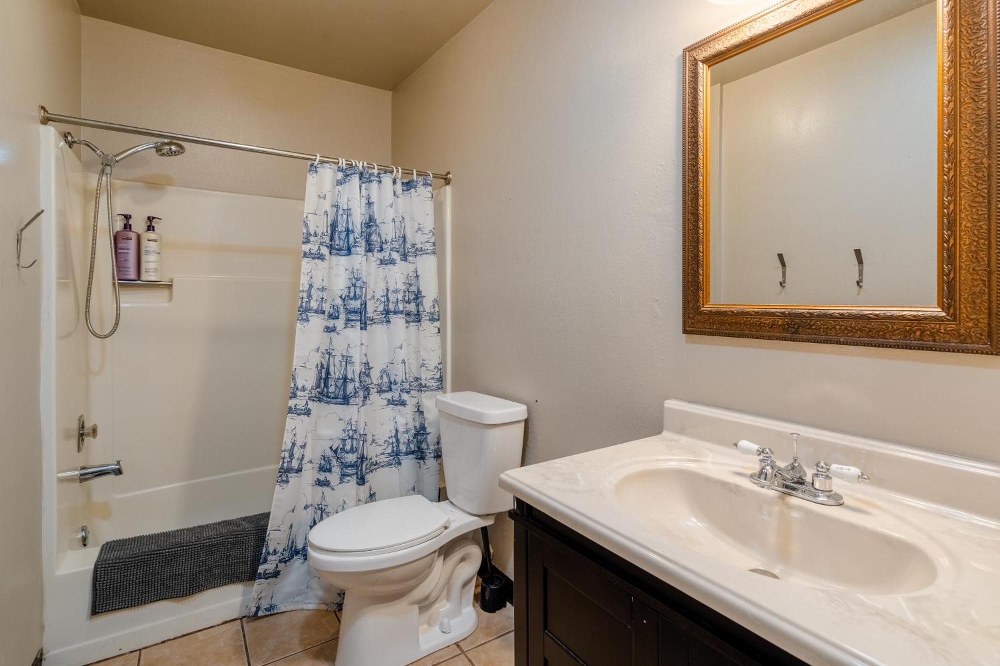 Apartment Collection - Charming 2br In The Heart Of Ne