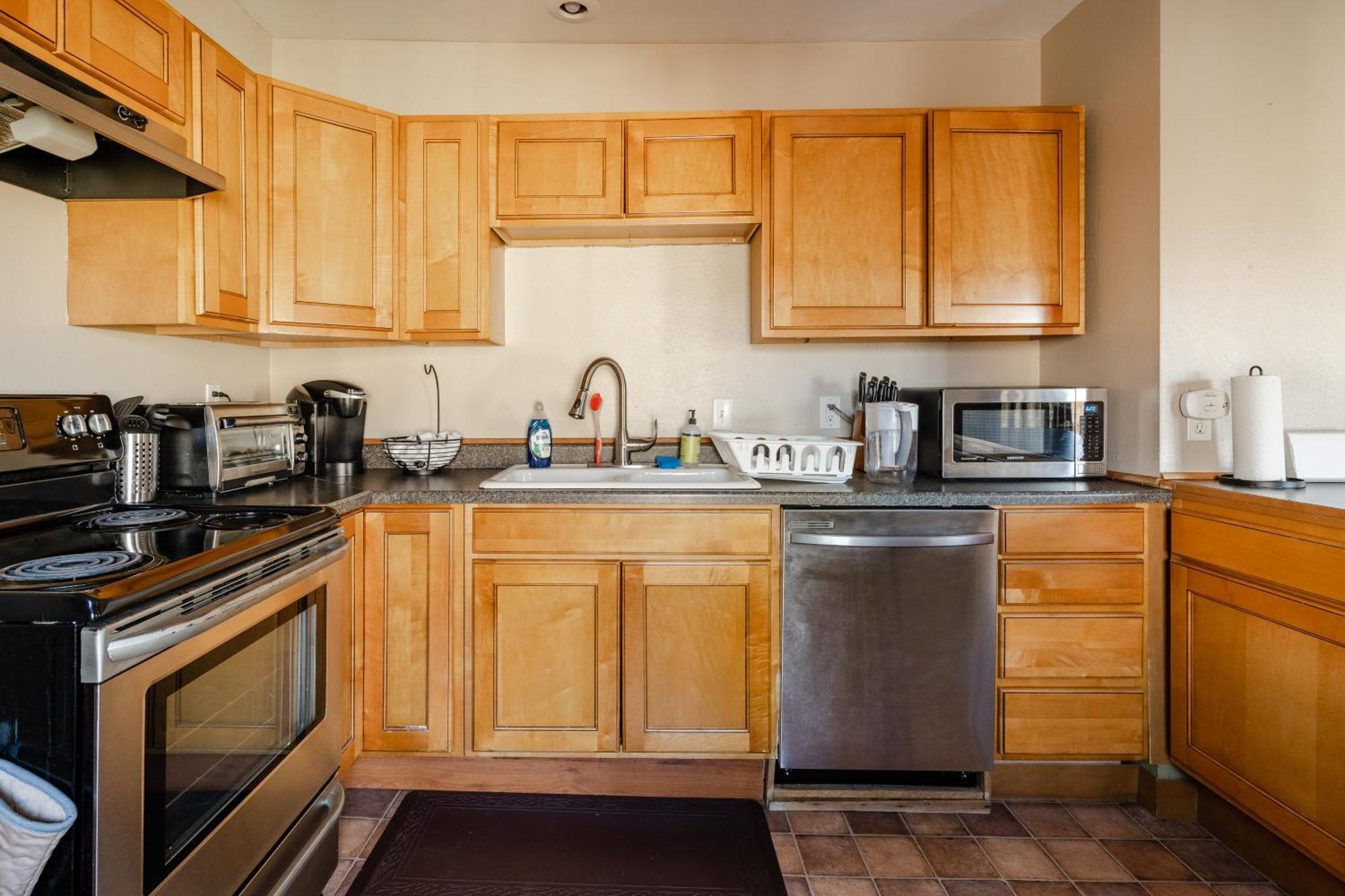 Collection - Charming 2br In The Heart Of Ne *